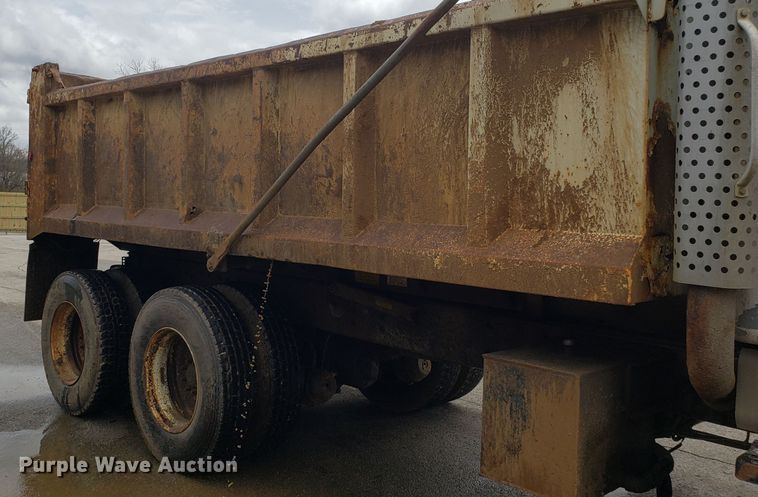 image for item GO9291 2003 International 2574 dump truck