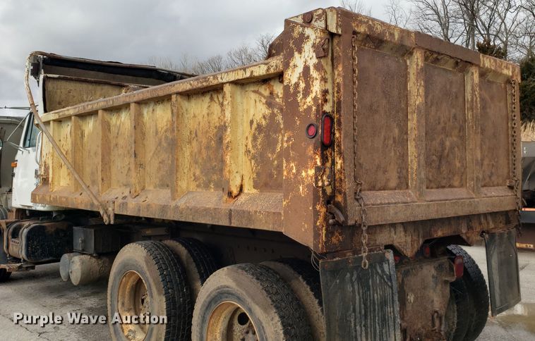 image for item GO9291 2003 International 2574 dump truck