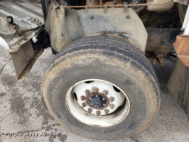 image for item GO9291 2003 International 2574 dump truck