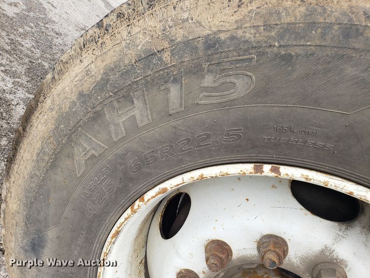 image for item GO9291 2003 International 2574 dump truck