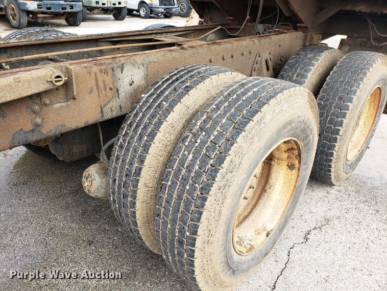 image for item GO9291 2003 International 2574 dump truck