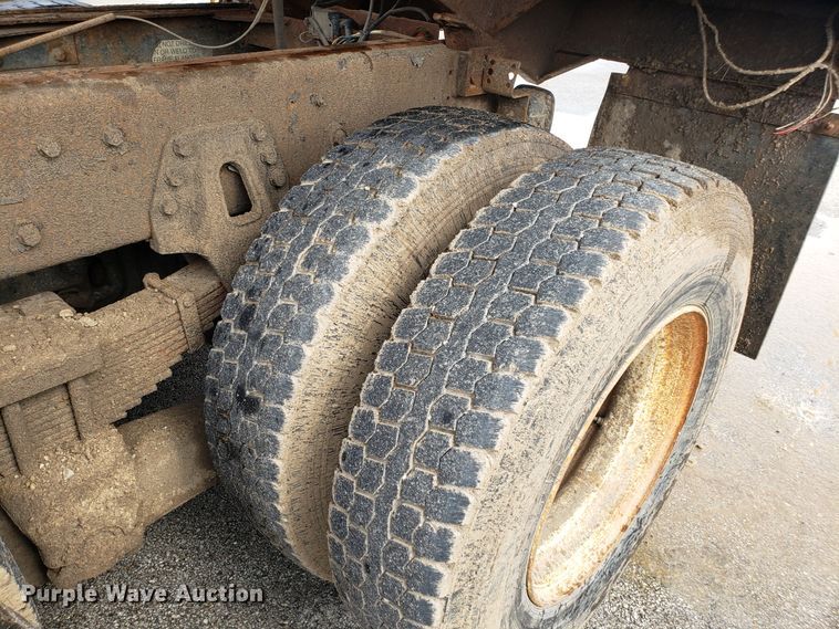 image for item GO9291 2003 International 2574 dump truck