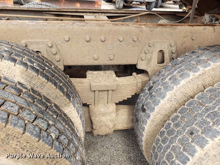 image for item GO9291 2003 International 2574 dump truck