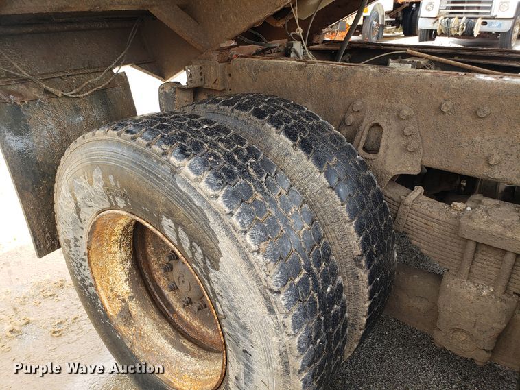 image for item GO9291 2003 International 2574 dump truck