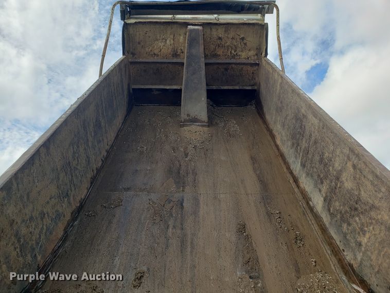 image for item GO9291 2003 International 2574 dump truck