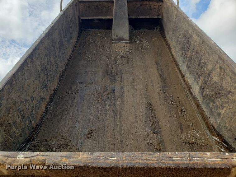 image for item GO9291 2003 International 2574 dump truck