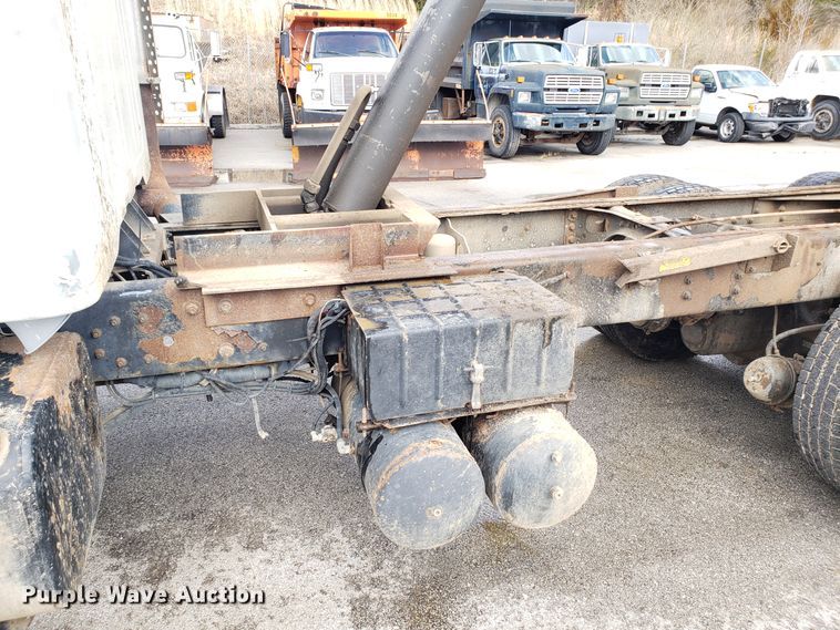 image for item GO9291 2003 International 2574 dump truck