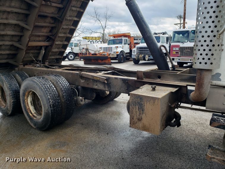 image for item GO9291 2003 International 2574 dump truck