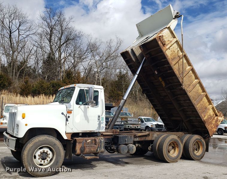 image for item GO9291 2003 International 2574 dump truck