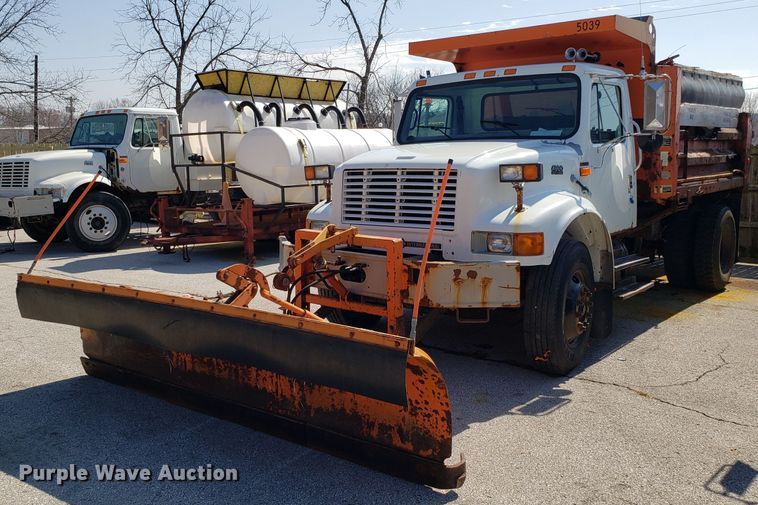 image for item GO9293 1997 International 4900 dump truck