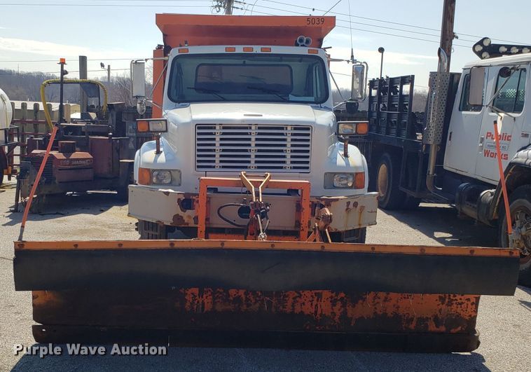 image for item GO9293 1997 International 4900 dump truck