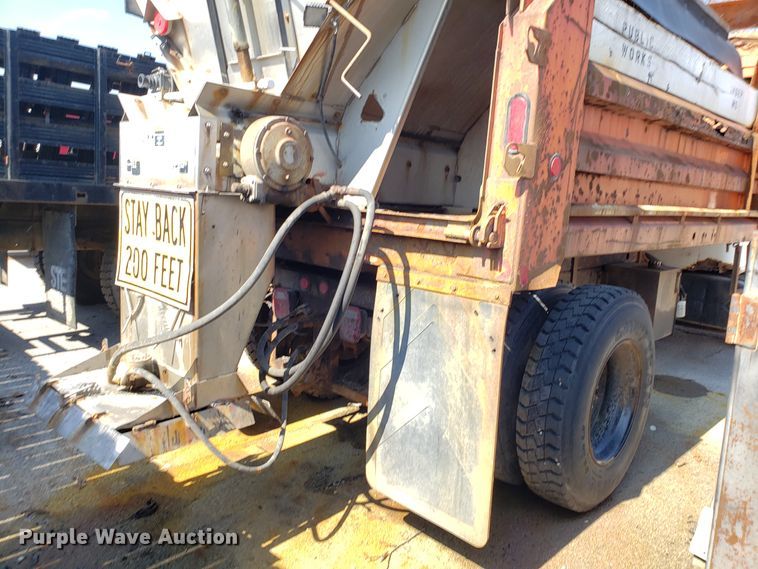 image for item GO9293 1997 International 4900 dump truck