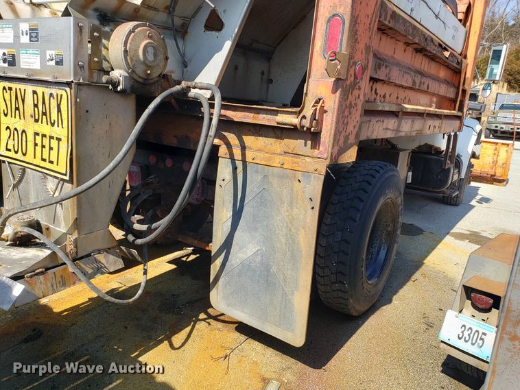 image for item GO9293 1997 International 4900 dump truck