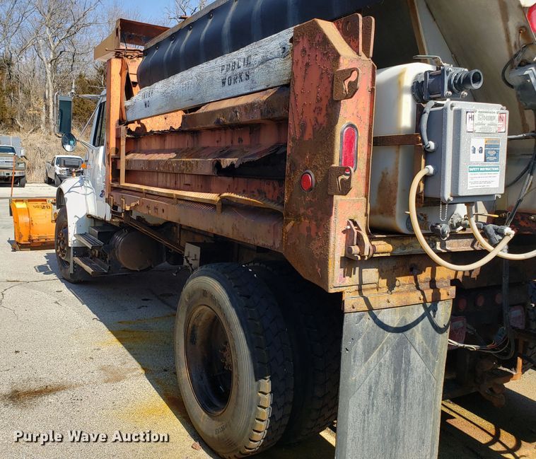 image for item GO9293 1997 International 4900 dump truck