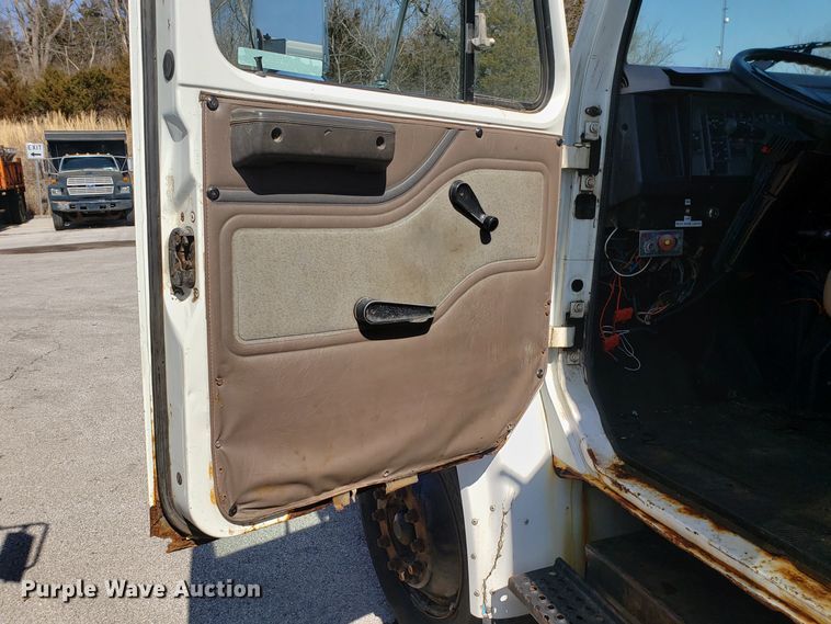 image for item GO9293 1997 International 4900 dump truck