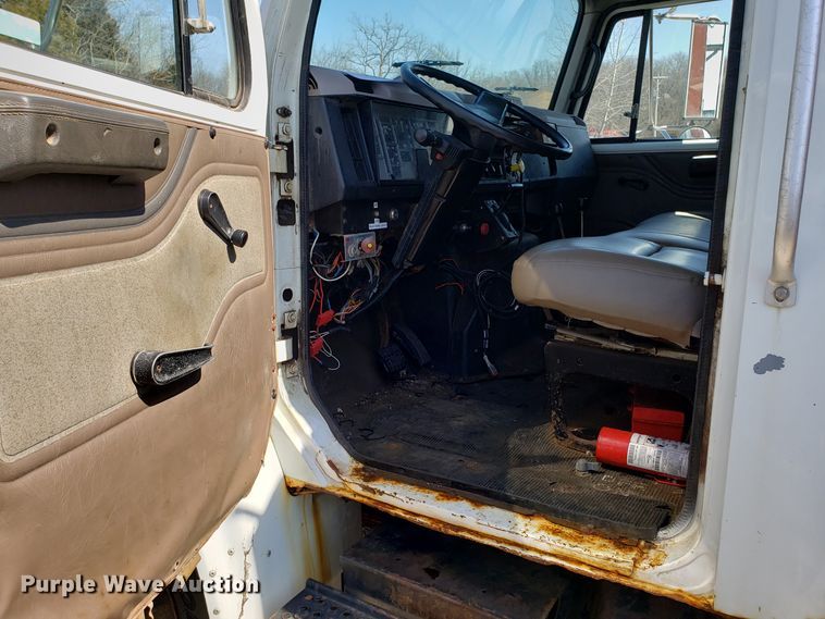 image for item GO9293 1997 International 4900 dump truck