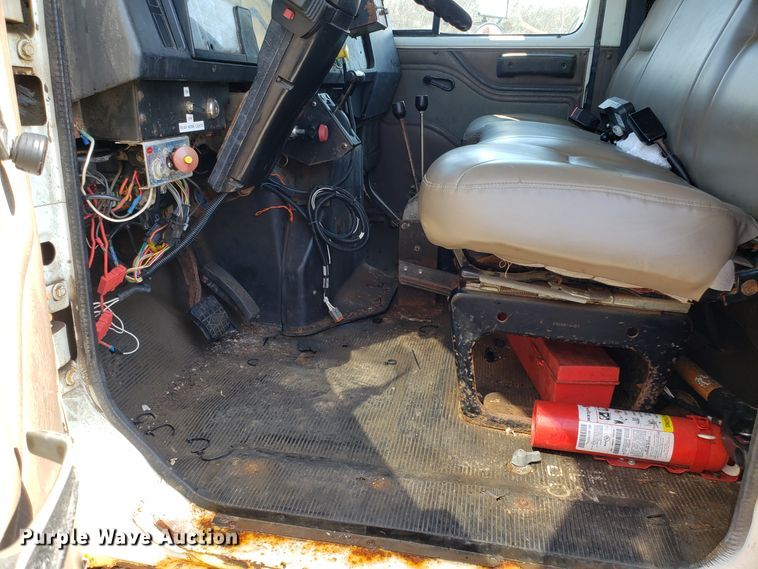 image for item GO9293 1997 International 4900 dump truck