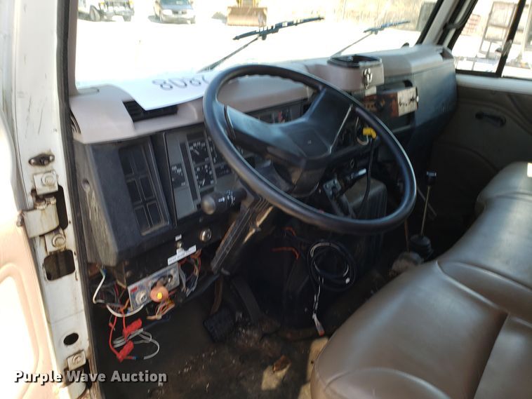 image for item GO9293 1997 International 4900 dump truck