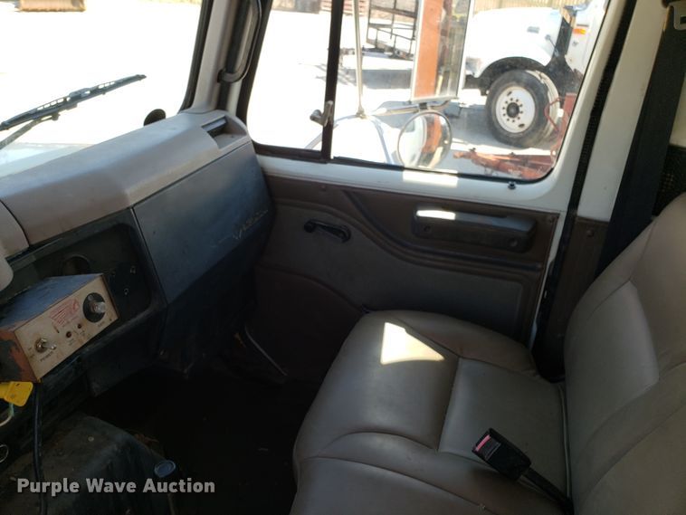 image for item GO9293 1997 International 4900 dump truck