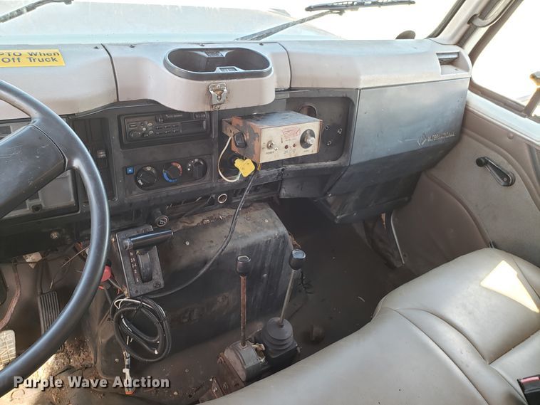 image for item GO9293 1997 International 4900 dump truck