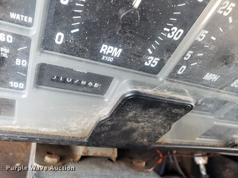 image for item GO9293 1997 International 4900 dump truck