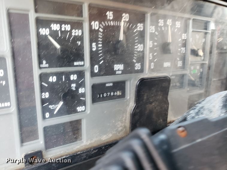 image for item GO9293 1997 International 4900 dump truck