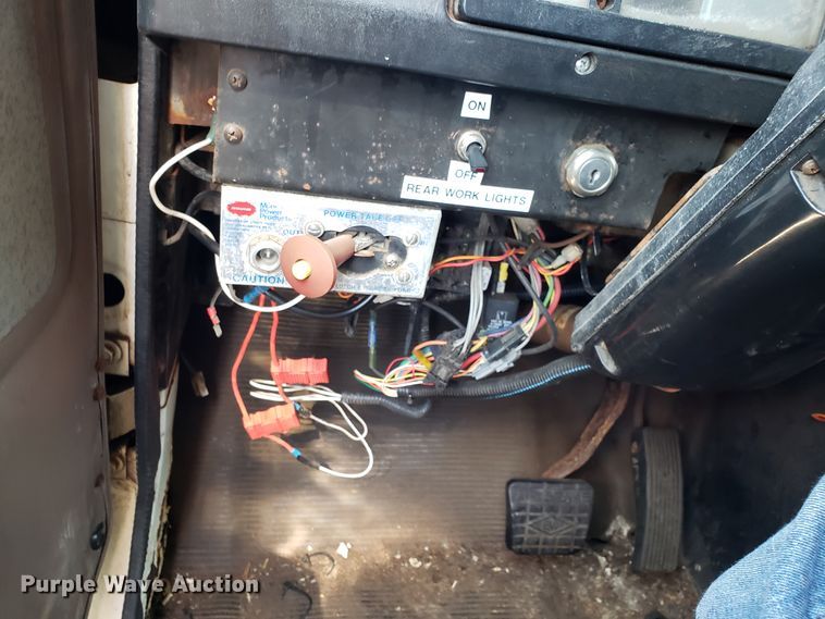 image for item GO9293 1997 International 4900 dump truck