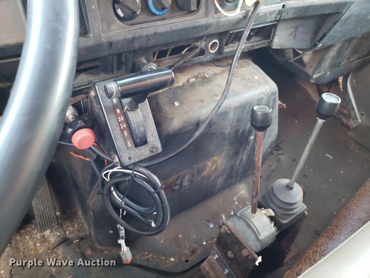 image for item GO9293 1997 International 4900 dump truck