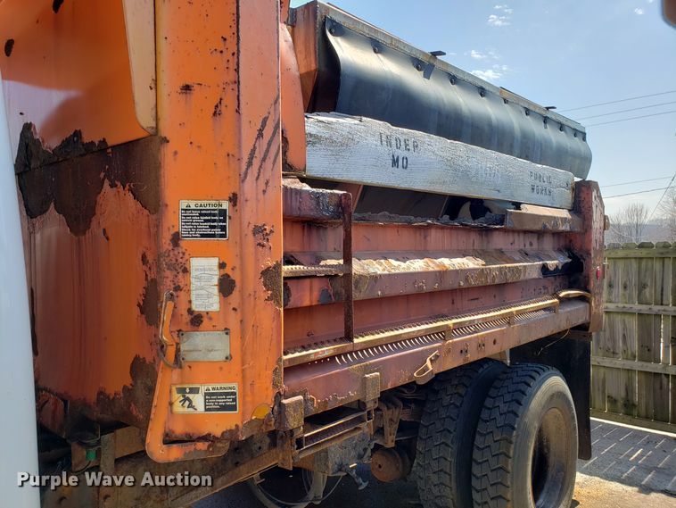 image for item GO9293 1997 International 4900 dump truck