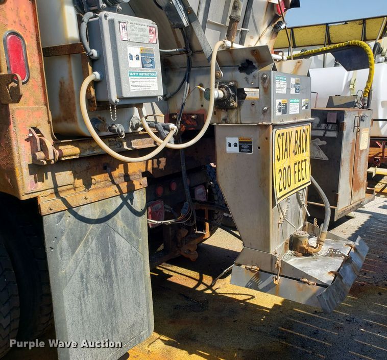 image for item GO9293 1997 International 4900 dump truck