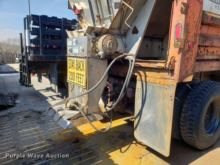 image for item GO9293 1997 International 4900 dump truck