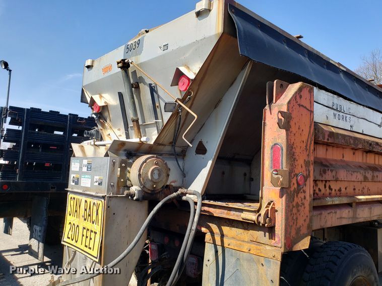 image for item GO9293 1997 International 4900 dump truck