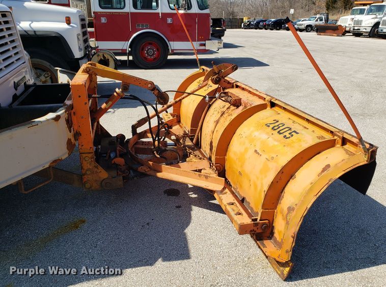 image for item GO9293 1997 International 4900 dump truck