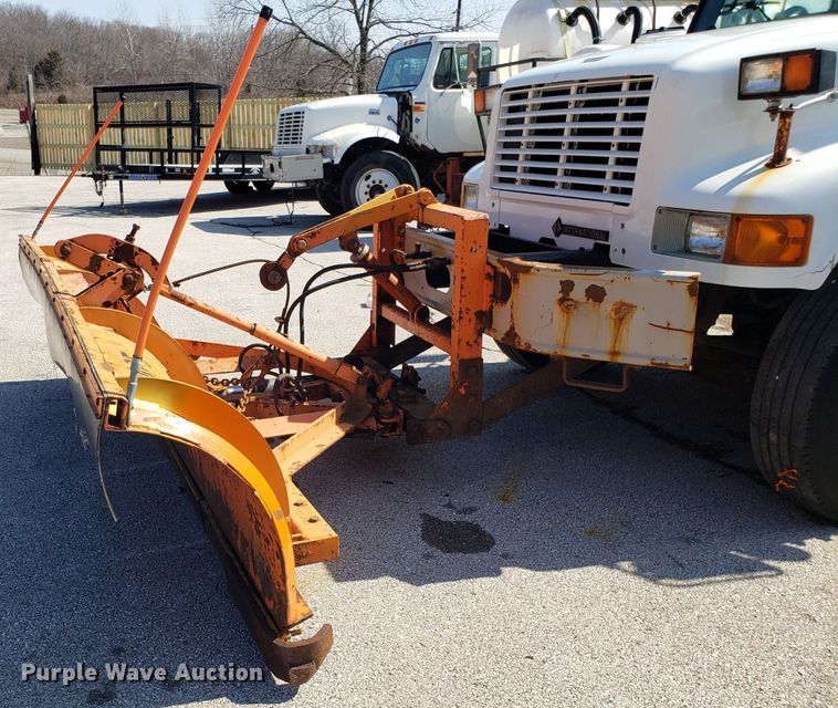 image for item GO9293 1997 International 4900 dump truck