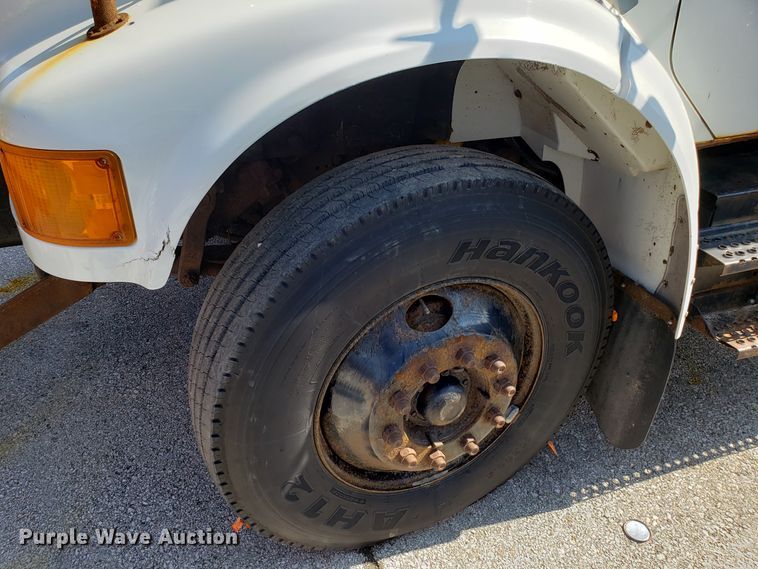 image for item GO9293 1997 International 4900 dump truck