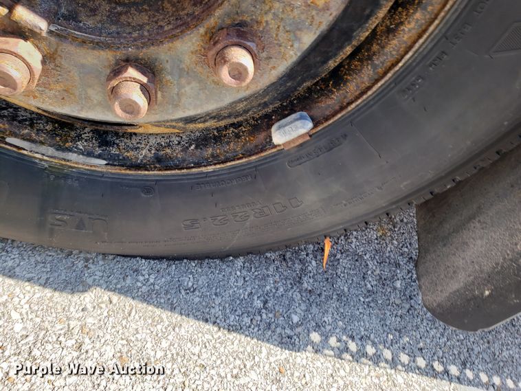 image for item GO9293 1997 International 4900 dump truck