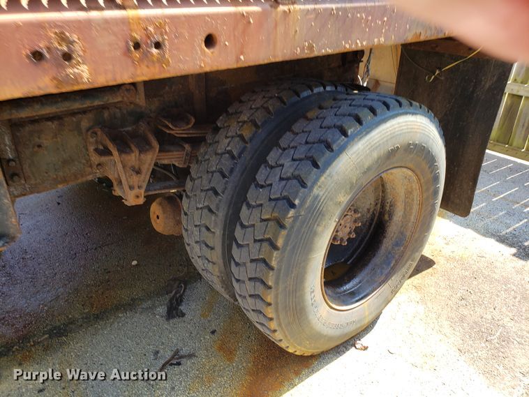 image for item GO9293 1997 International 4900 dump truck