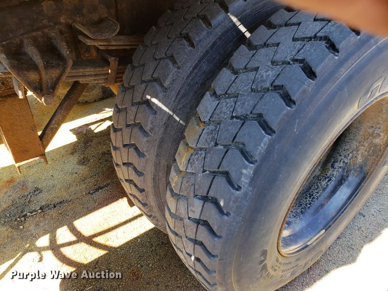 image for item GO9293 1997 International 4900 dump truck