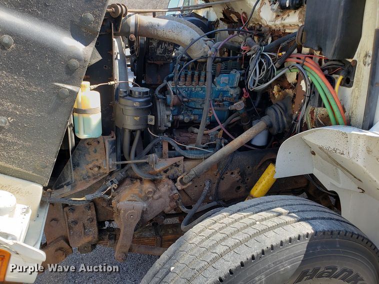 image for item GO9293 1997 International 4900 dump truck