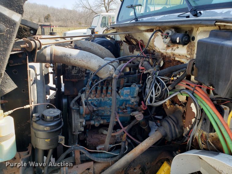 image for item GO9293 1997 International 4900 dump truck