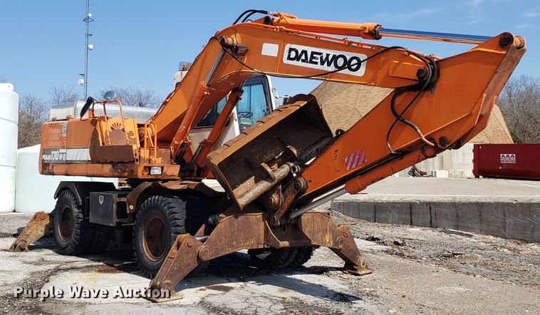 image for item GO9294 1999 Daewoo Solar 170W-III rubber tired excavator