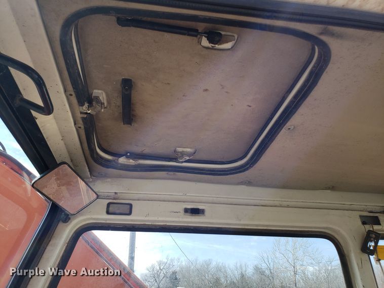 image for item GO9294 1999 Daewoo Solar 170W-III rubber tired excavator