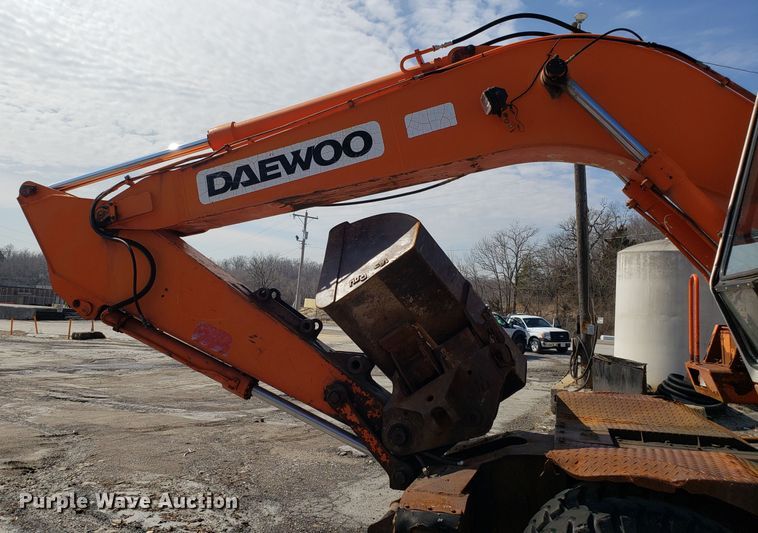 image for item GO9294 1999 Daewoo Solar 170W-III rubber tired excavator