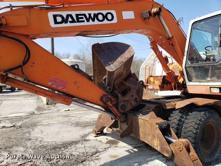 image for item GO9294 1999 Daewoo Solar 170W-III rubber tired excavator