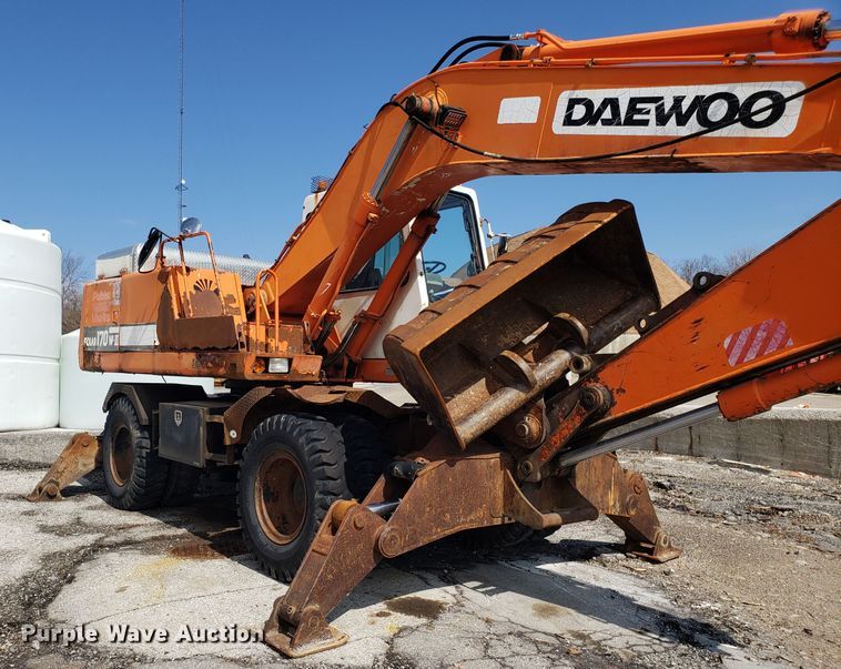 image for item GO9294 1999 Daewoo Solar 170W-III rubber tired excavator