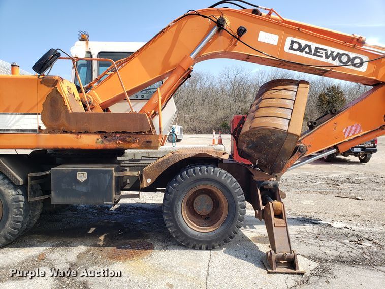 image for item GO9294 1999 Daewoo Solar 170W-III rubber tired excavator