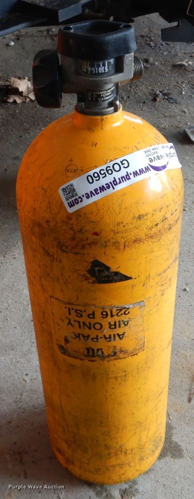 image for item GO9560 (8) scott oxygen tanks