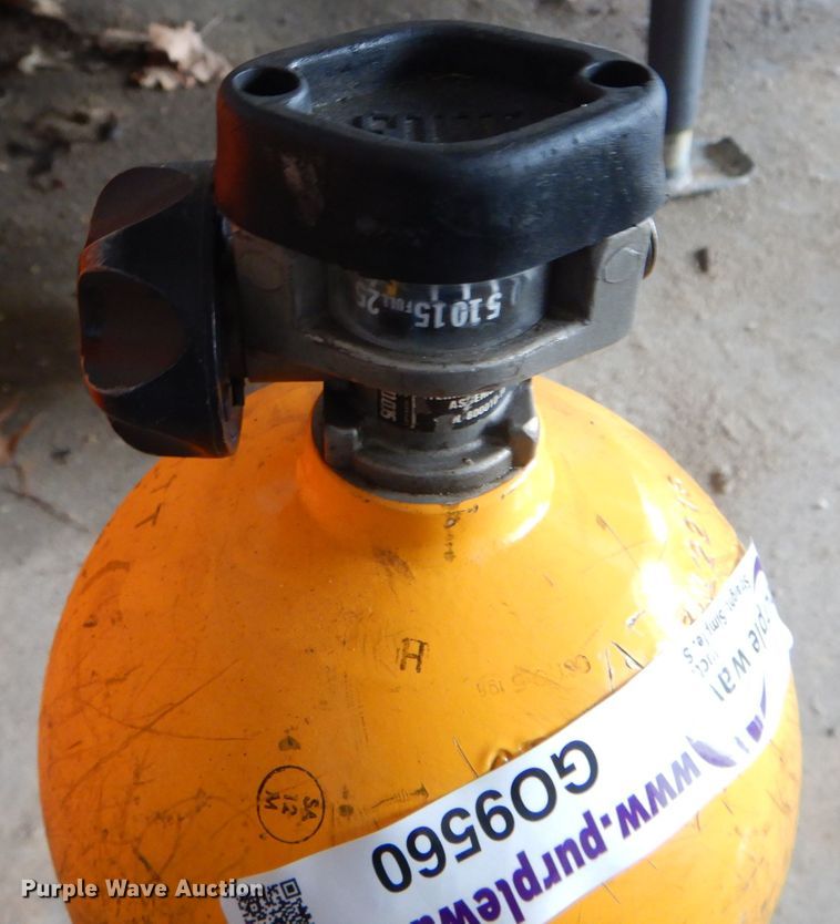 image for item GO9560 (8) scott oxygen tanks