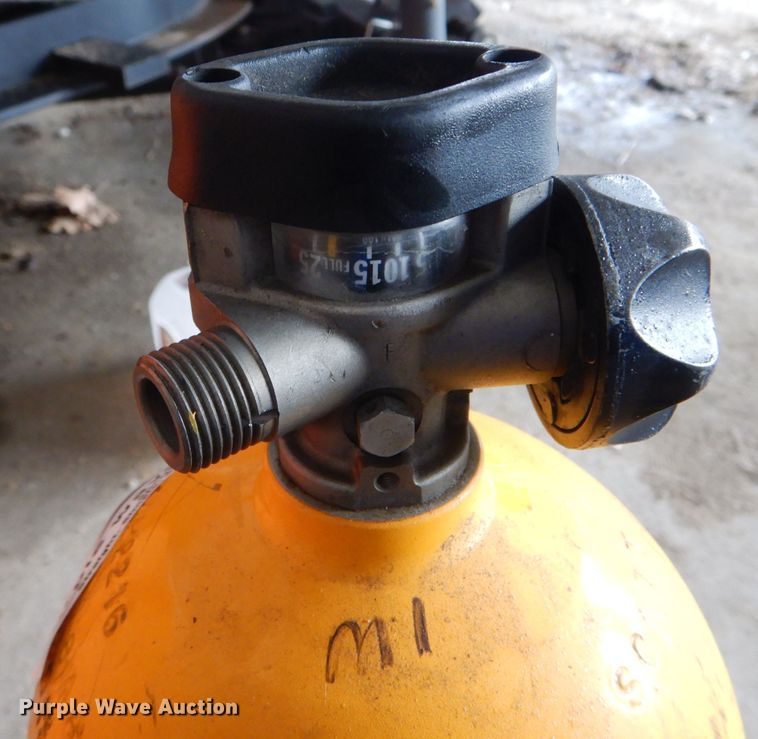 image for item GO9560 (8) scott oxygen tanks