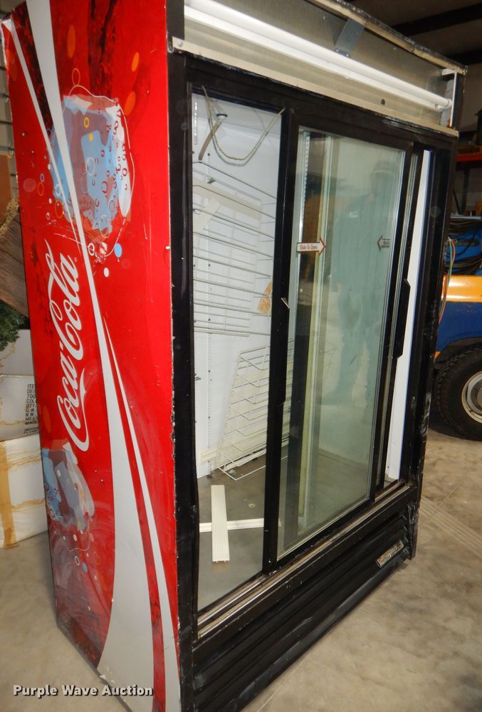 True GDM45 cooler in Grove, OK Item GO9998 sold Purple Wave